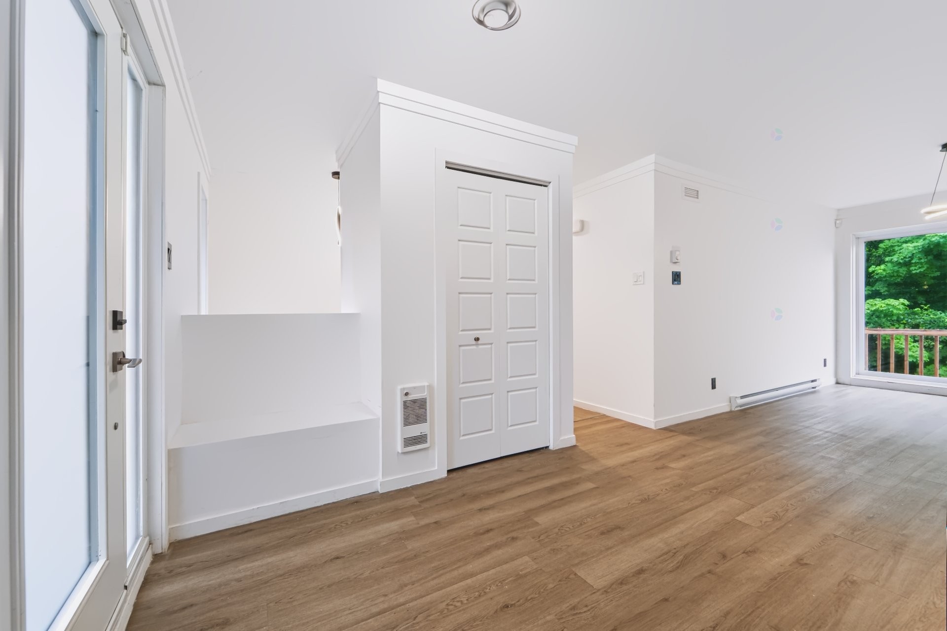 Hall d'entrée/Vestibule - 12 Rue Pierre, Saint-Lin/Laurentides, QC - Indoor Photo Showing Other Room