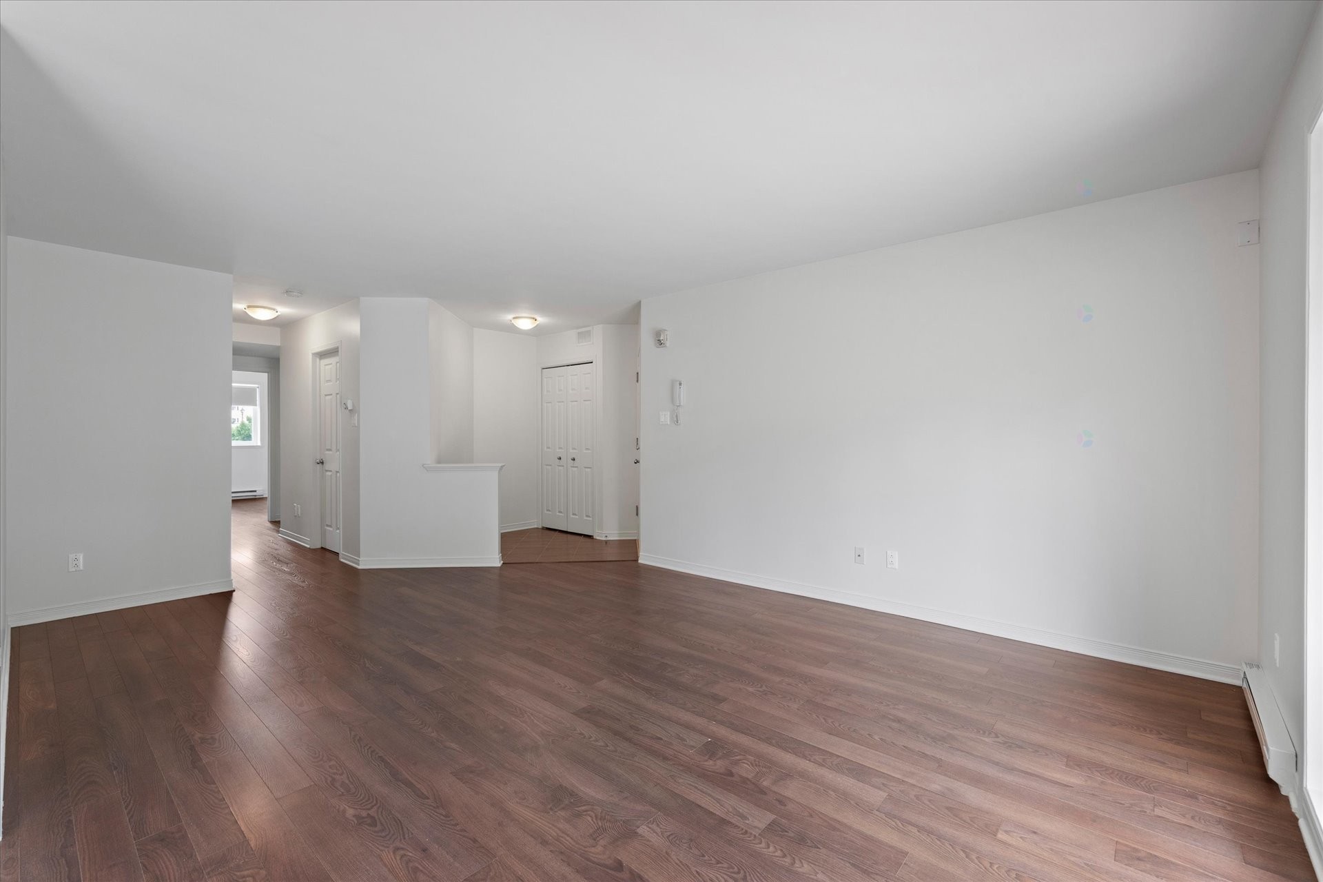 Overall view - 3-555 Av. Forest, Pincourt, QC - Indoor Photo Showing Other Room