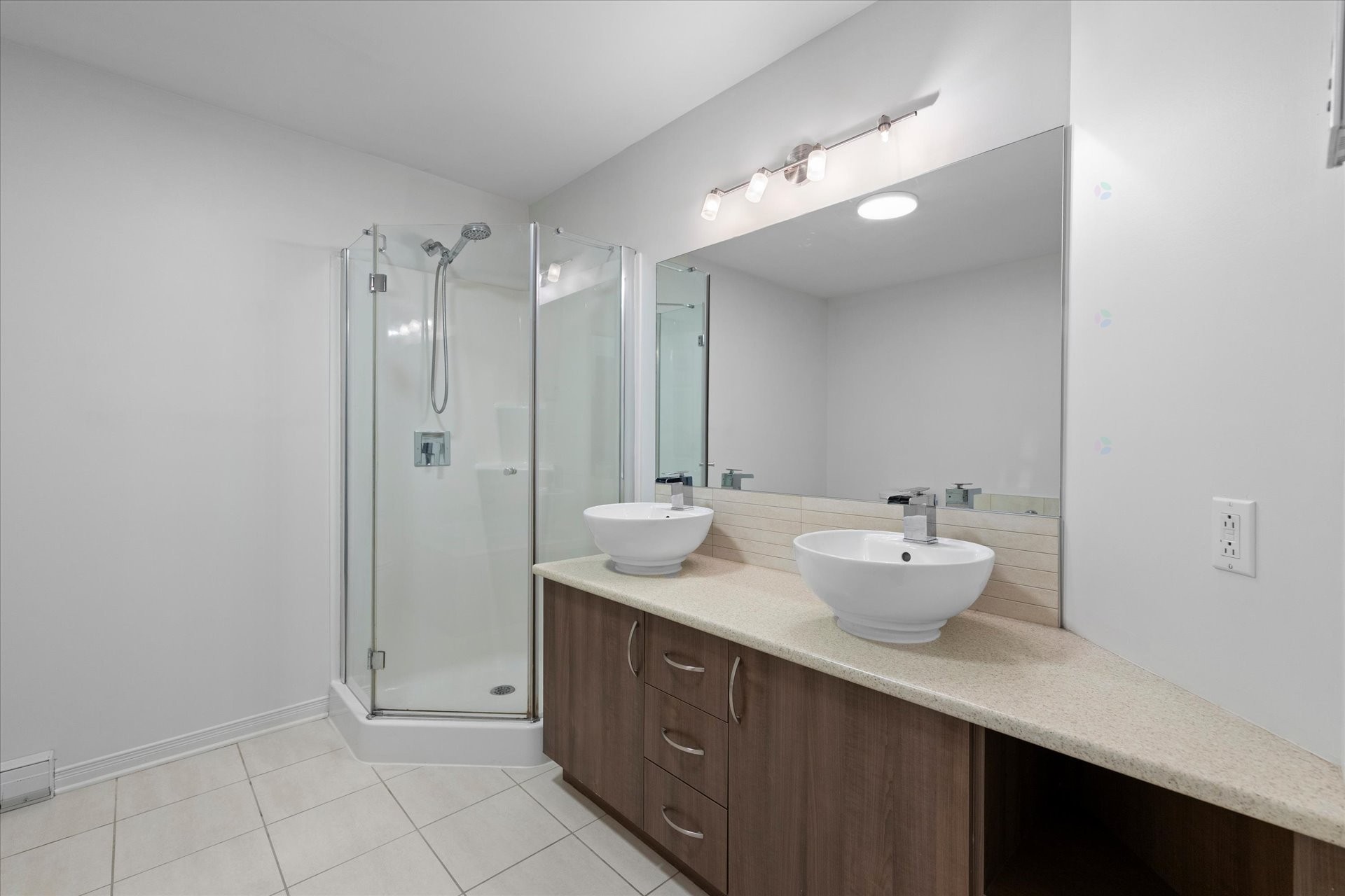 Powder room - 3-555 Av. Forest, Pincourt, QC - Indoor Photo Showing Bathroom