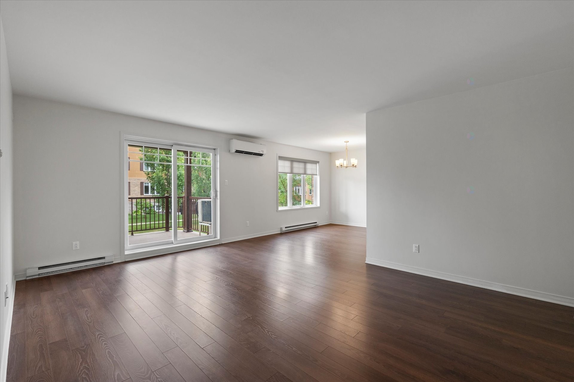 Overall view - 3-555 Av. Forest, Pincourt, QC - Indoor Photo Showing Living Room