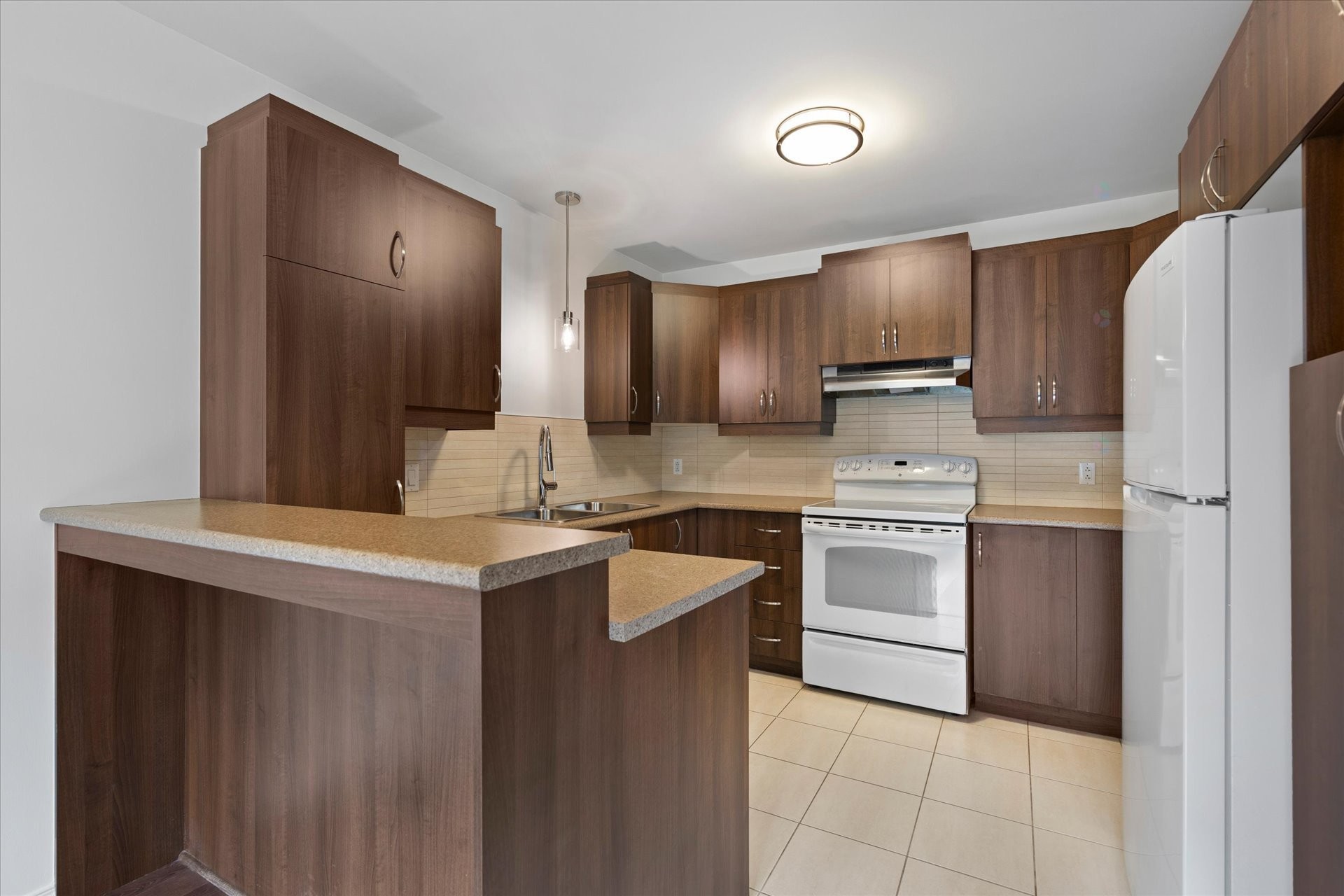 Kitchen - 3-555 Av. Forest, Pincourt, QC - Indoor Photo Showing Kitchen With Double Sink