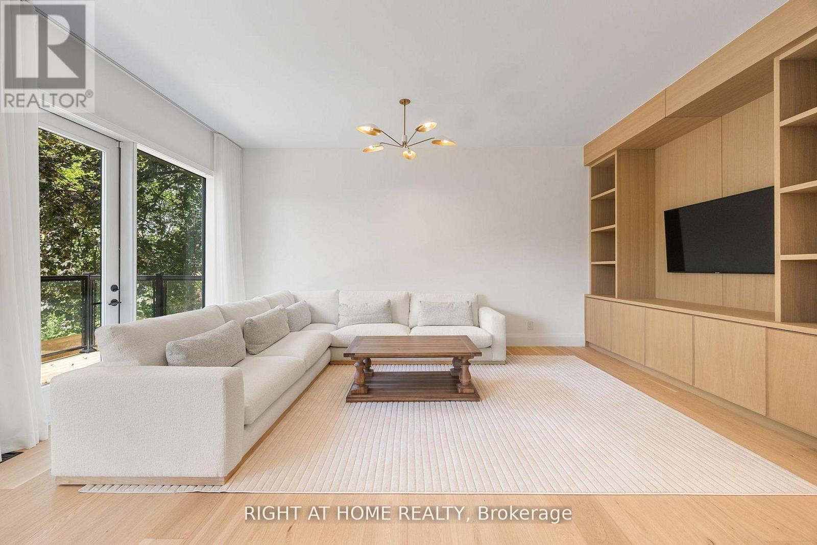 Family Room - 120 Hammell Street, Toronto, ON - Indoor