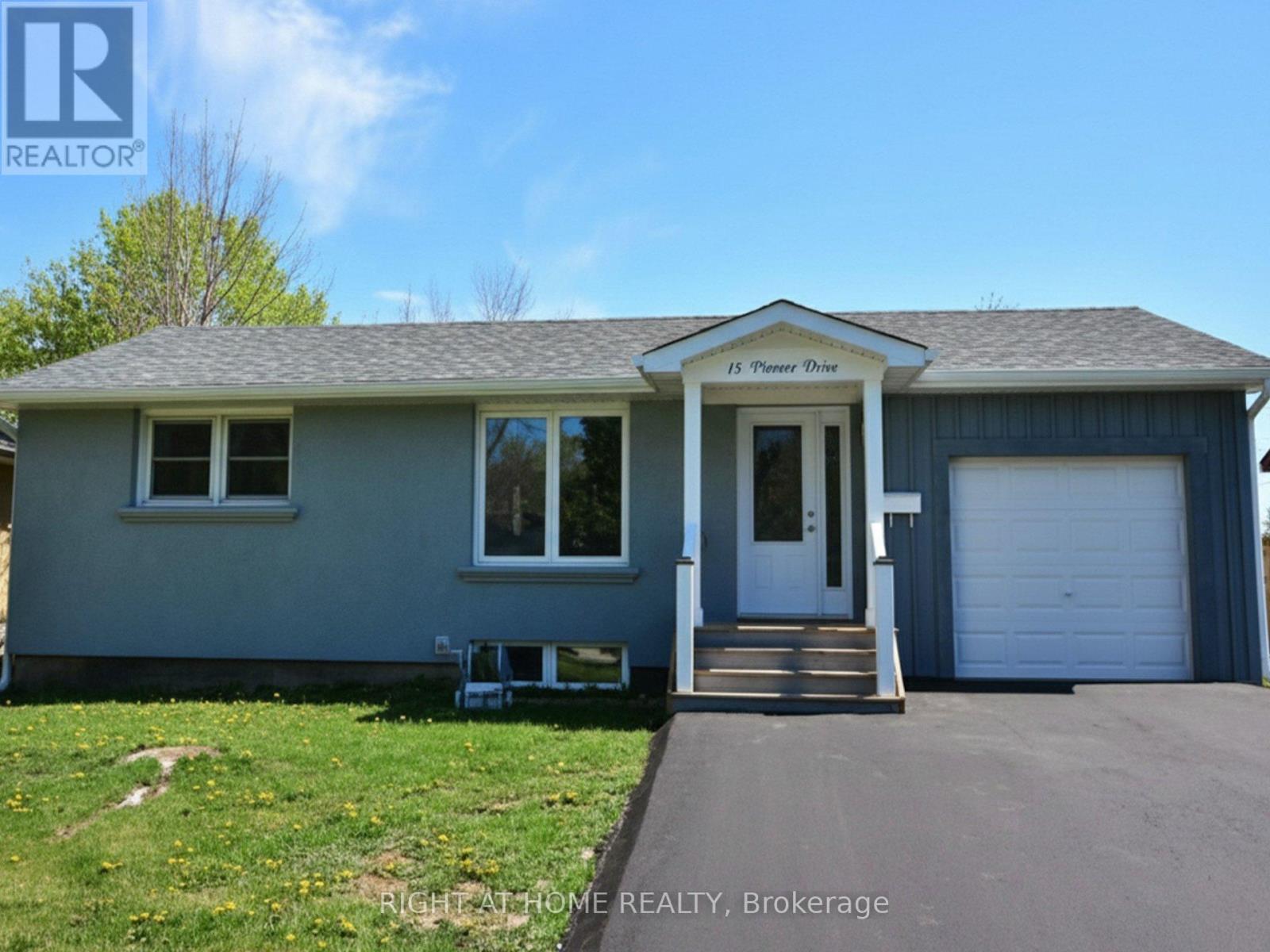 15 Pioneer Drive, Mississauga, ON - Outdoor With Facade