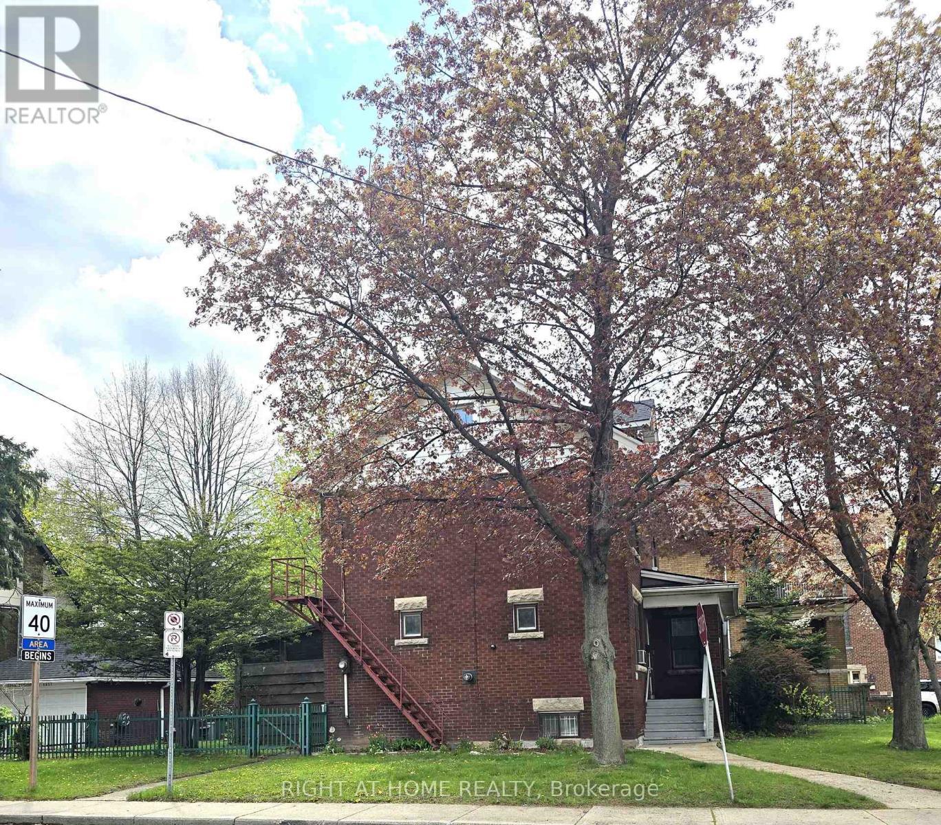 1088 King Street E, Hamilton, ON - Outdoor