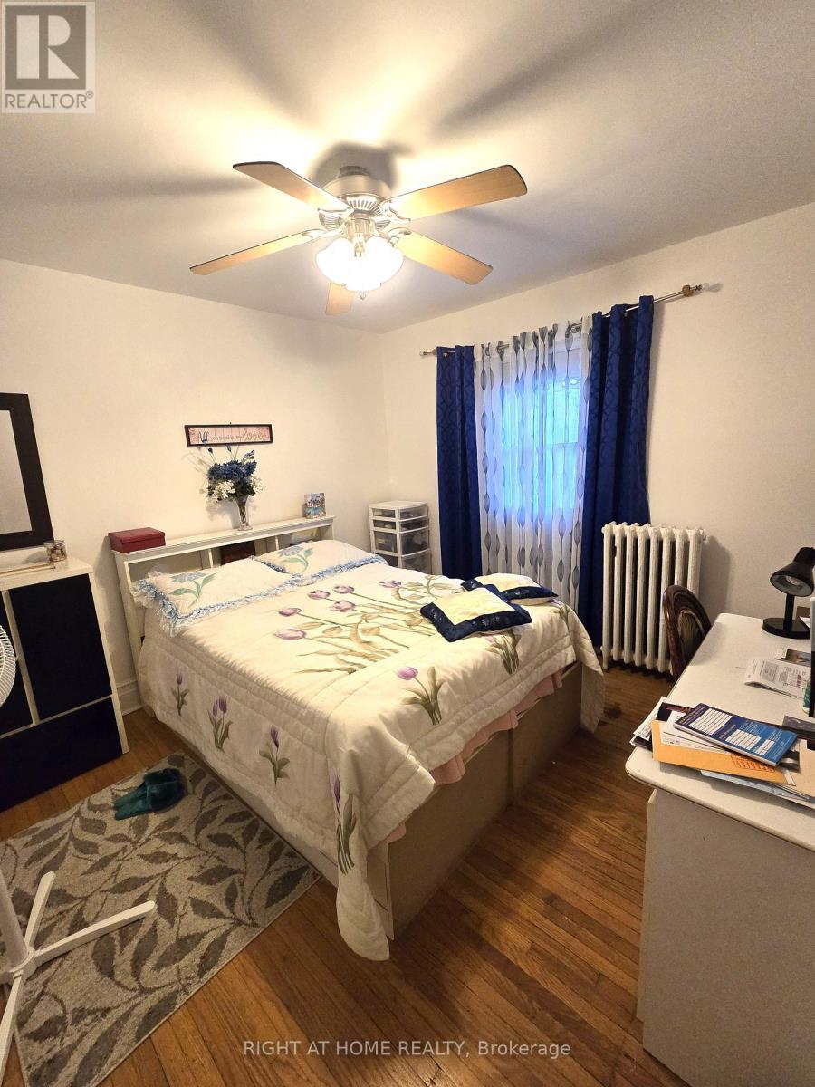 1088 King Street E, Hamilton, ON - Indoor Photo Showing Bedroom
