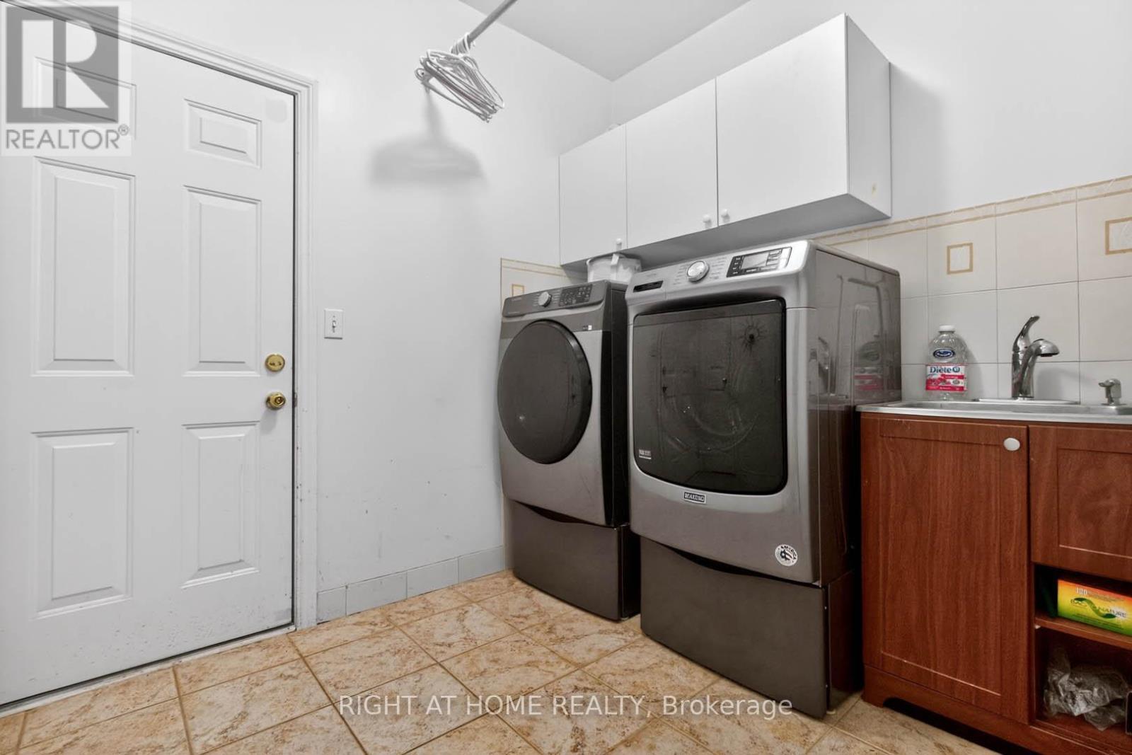 5956 Rayshaw Crescent, Mississauga, ON - Indoor Photo Showing Laundry Room