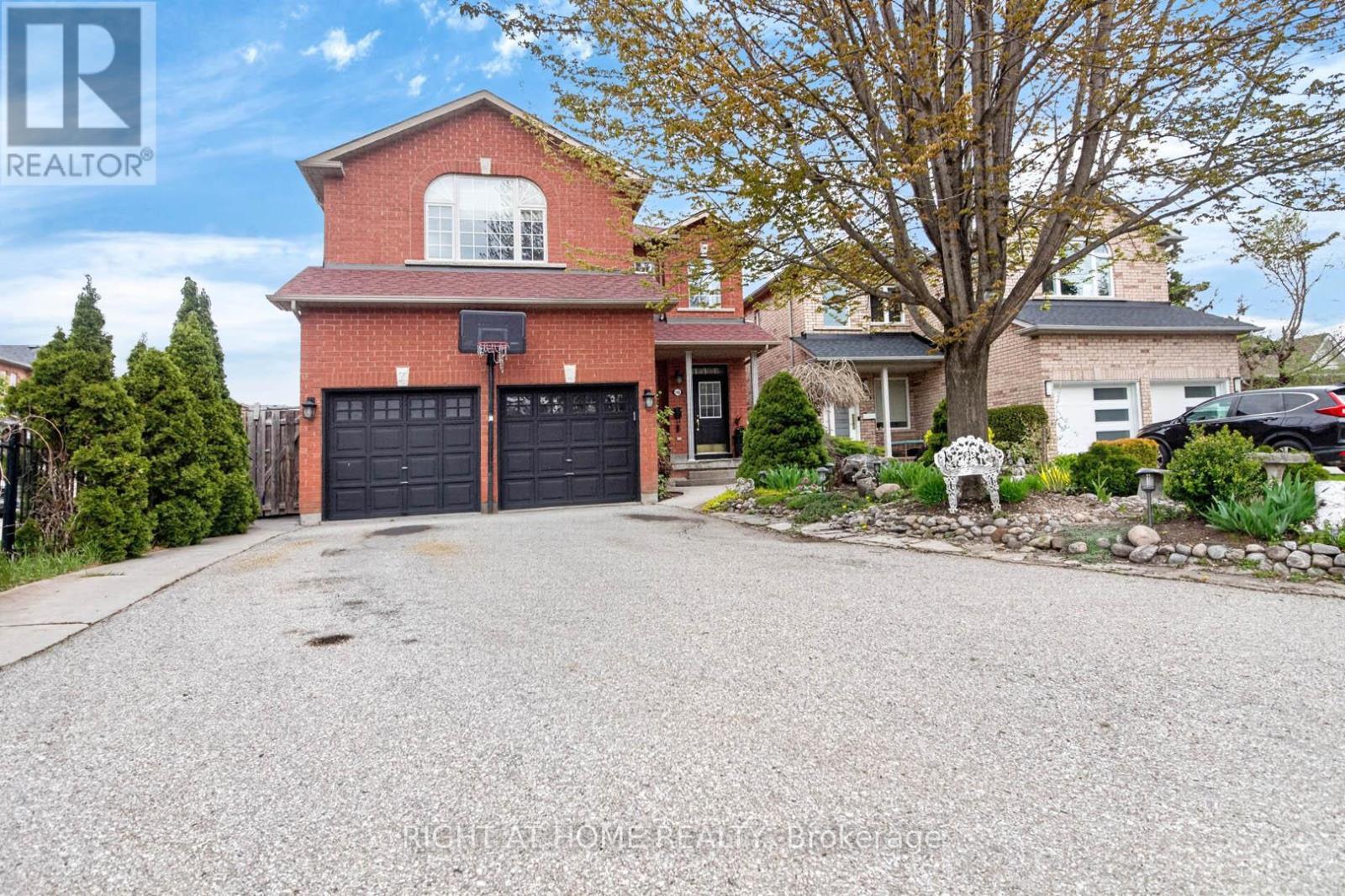 5956 Rayshaw Crescent, Mississauga, ON - Outdoor With Facade