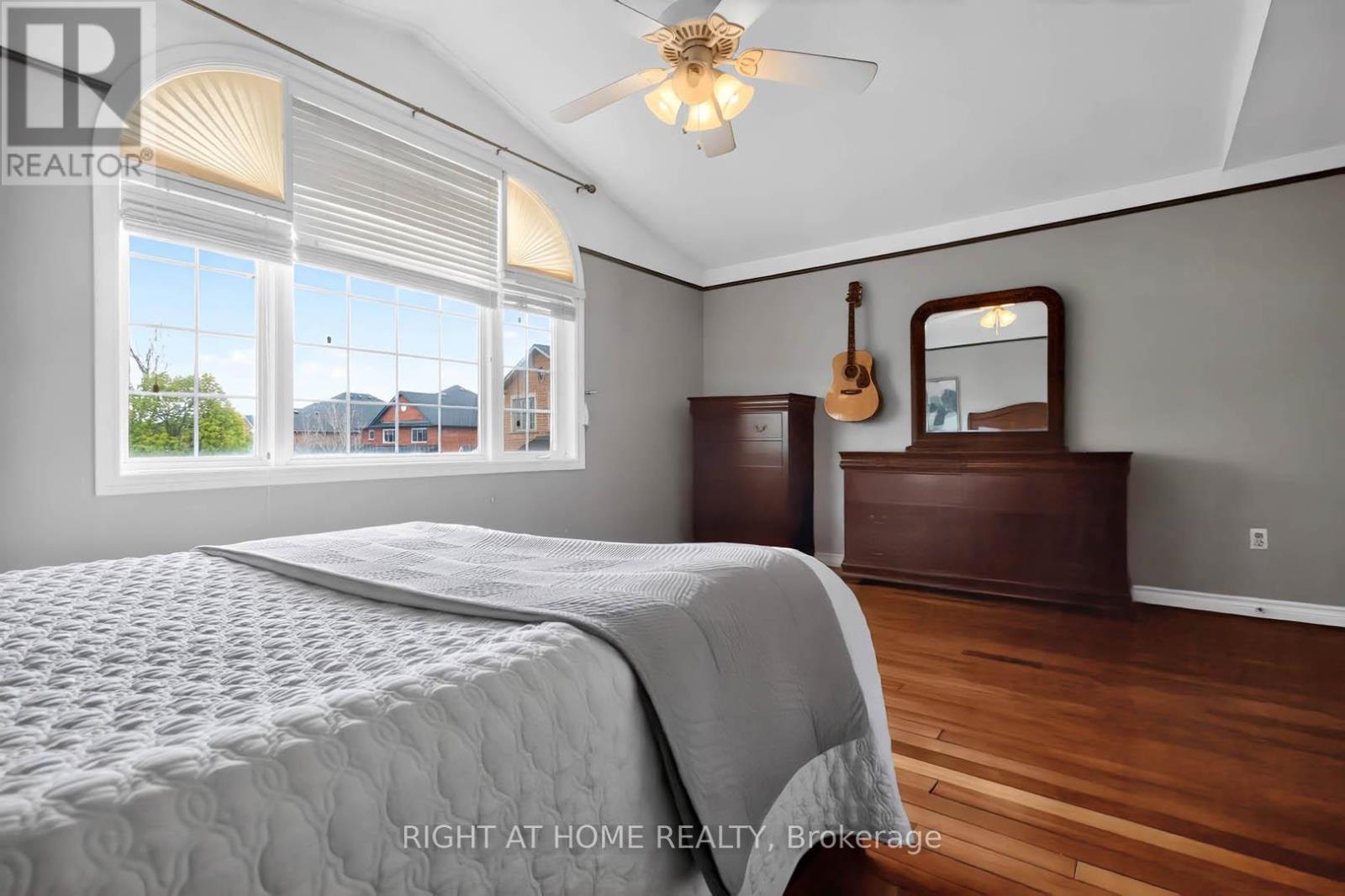 5956 Rayshaw Crescent, Mississauga, ON - Indoor Photo Showing Bedroom