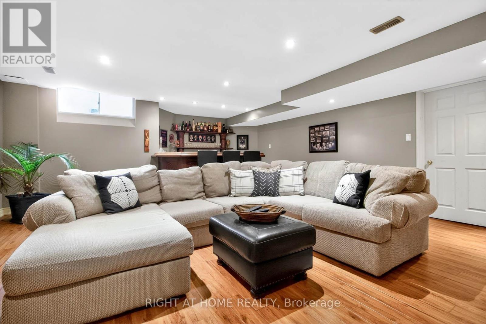 5956 Rayshaw Crescent, Mississauga, ON - Indoor