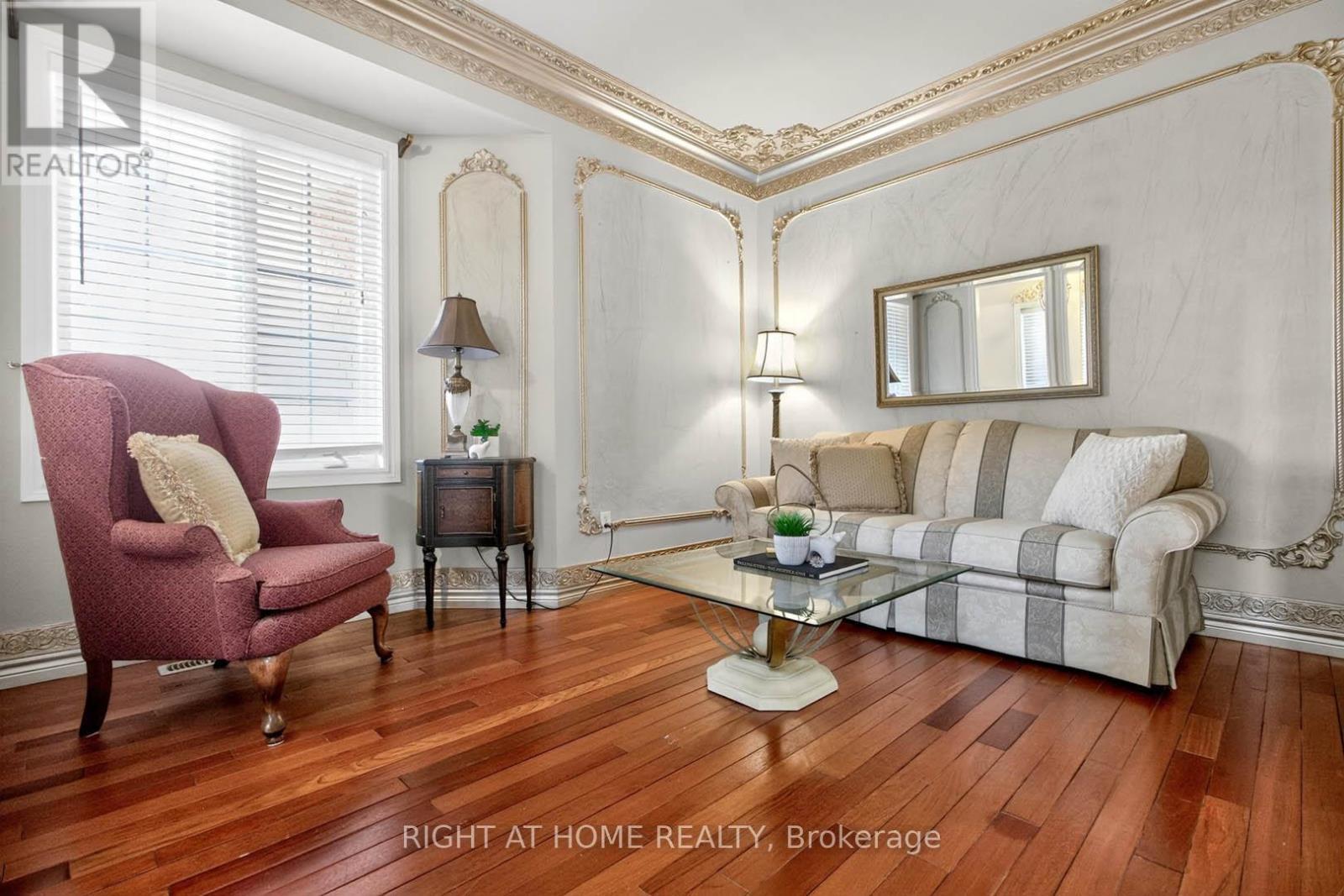 5956 Rayshaw Crescent, Mississauga, ON - Indoor Photo Showing Living Room