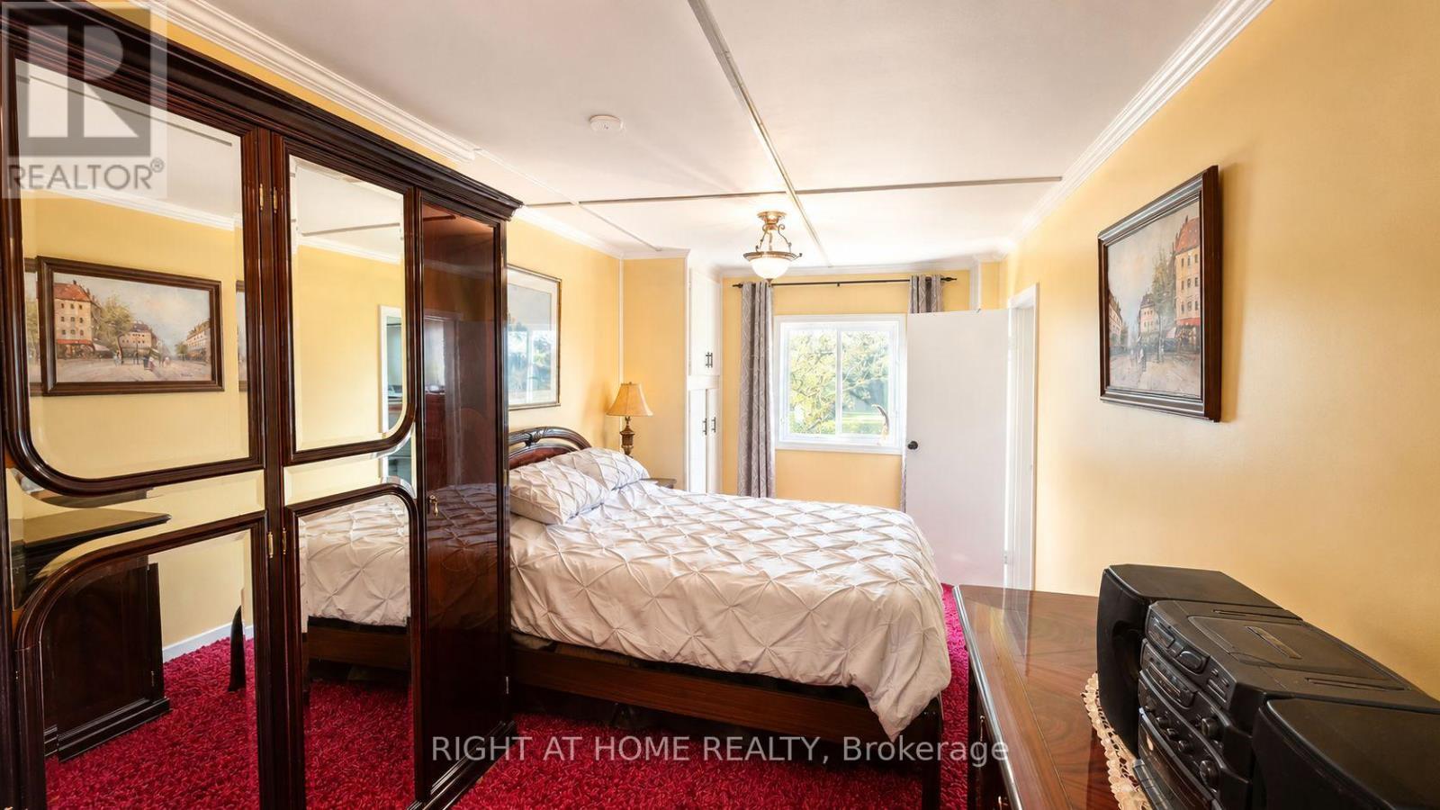640 Tiny Beaches Road N, Tiny, ON - Indoor Photo Showing Bedroom