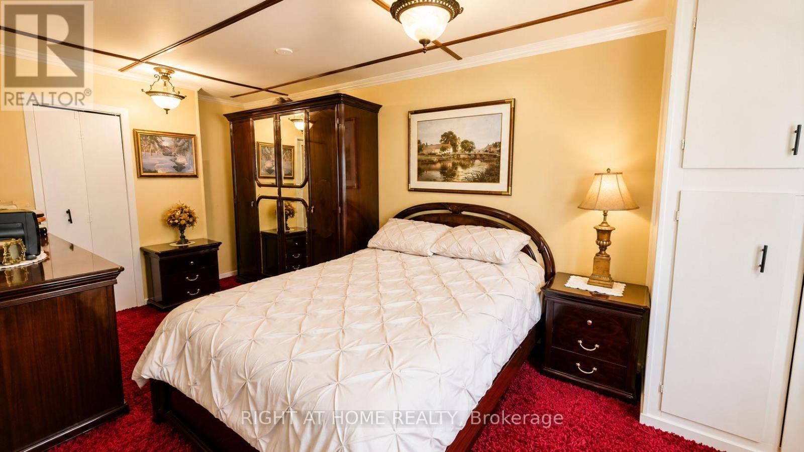 640 Tiny Beaches Road N, Tiny, ON - Indoor Photo Showing Bedroom