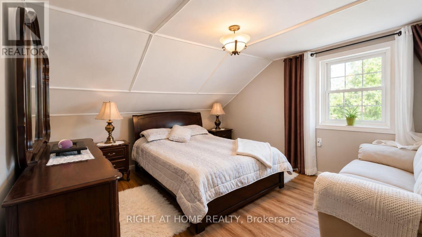 640 Tiny Beaches Road N, Tiny, ON - Indoor Photo Showing Bedroom