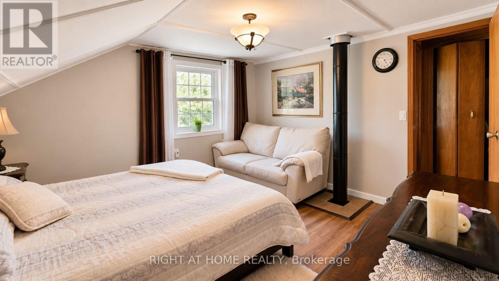 640 Tiny Beaches Road N, Tiny, ON - Indoor Photo Showing Bedroom