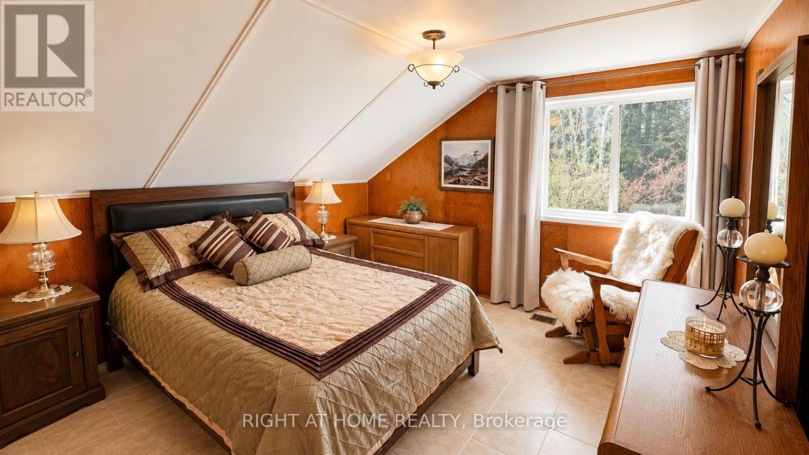 640 Tiny Beaches Road N, Tiny, ON - Indoor Photo Showing Bedroom
