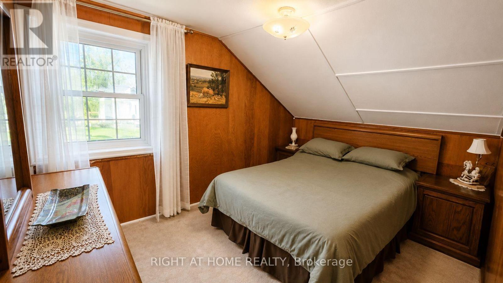 640 Tiny Beaches Road N, Tiny, ON - Indoor Photo Showing Bedroom