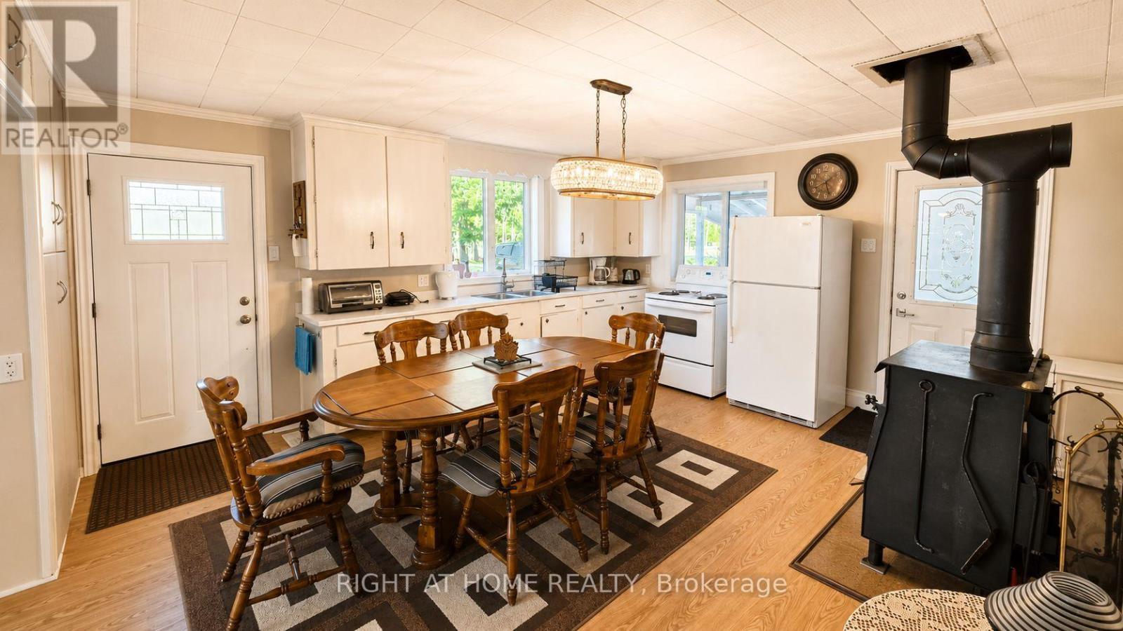 640 Tiny Beaches Road N, Tiny, ON - Indoor Photo Showing Dining Room