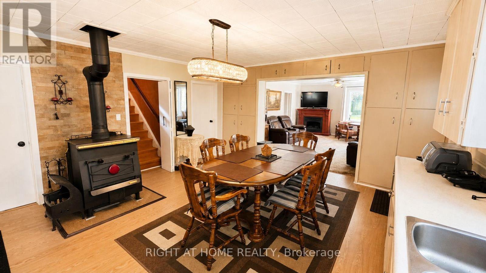 640 Tiny Beaches Road N, Tiny, ON - Indoor Photo Showing Dining Room