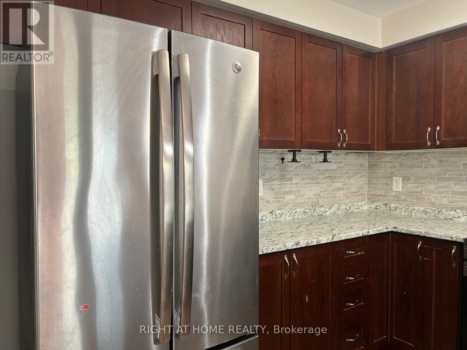 39 Golden Iris Crescent, Hamilton, ON - Indoor Photo Showing Kitchen