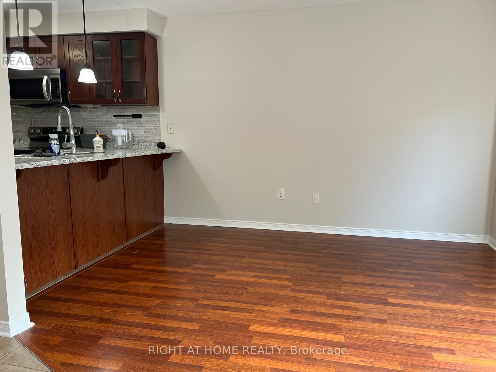 39 Golden Iris Crescent, Hamilton, ON - Indoor Photo Showing Kitchen