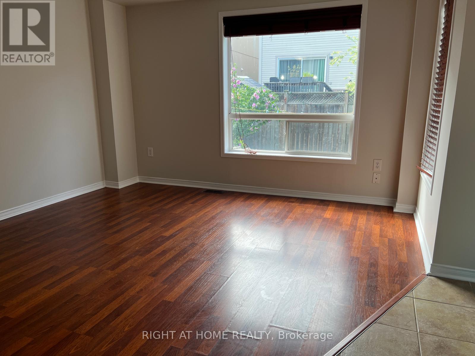 39 Golden Iris Crescent, Hamilton, ON - Indoor Photo Showing Other Room