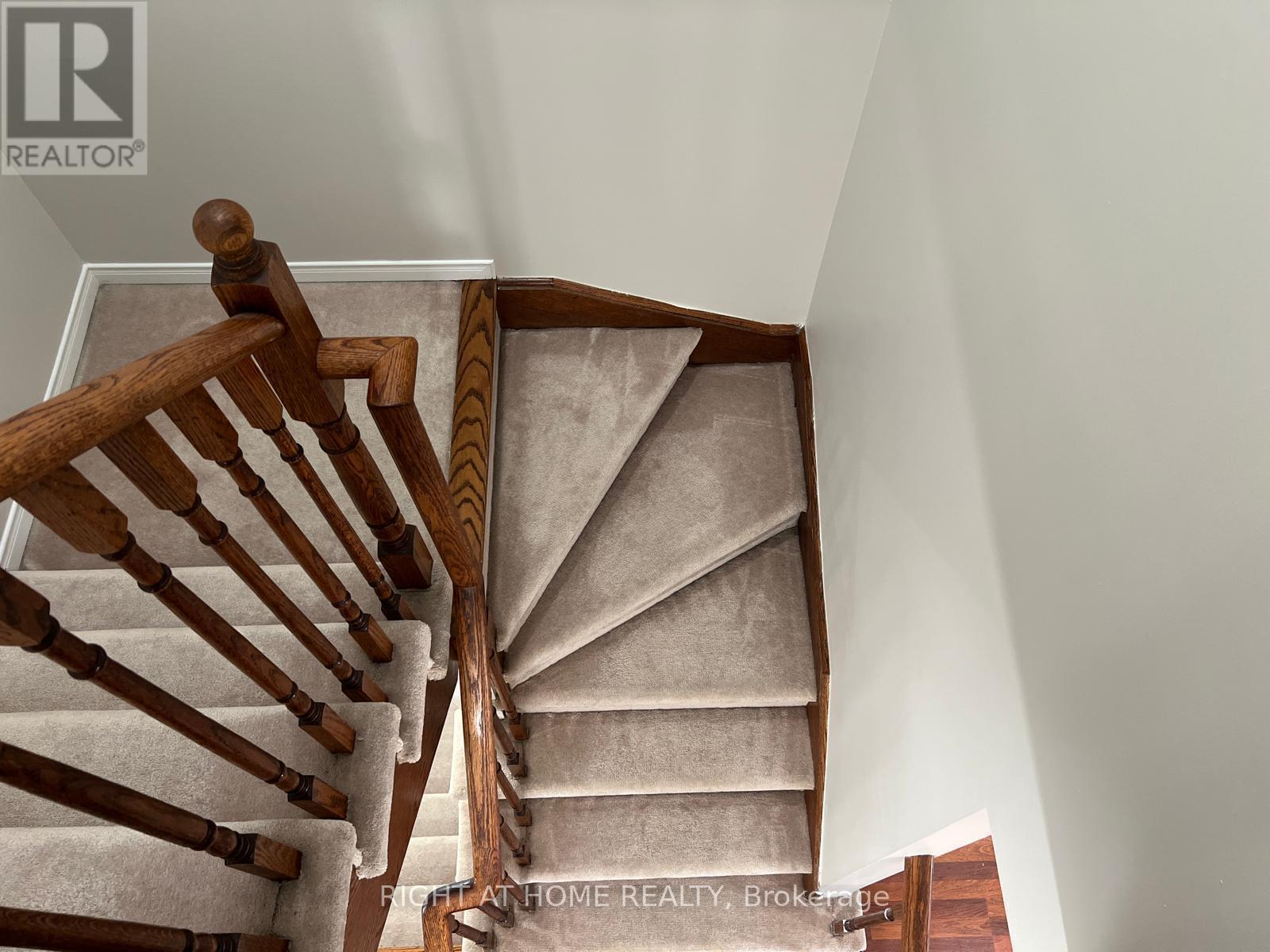 39 Golden Iris Crescent, Hamilton, ON - Indoor Photo Showing Other Room