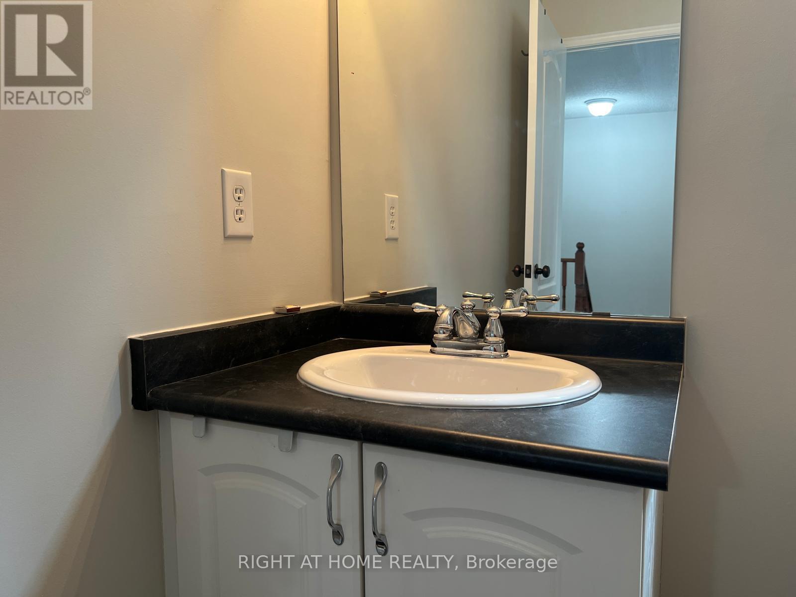 39 Golden Iris Crescent, Hamilton, ON - Indoor Photo Showing Bathroom