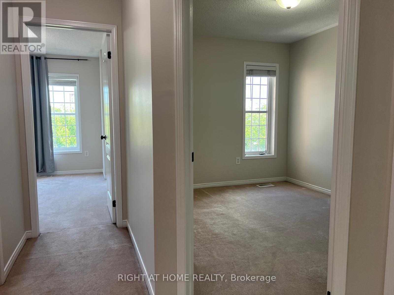 39 Golden Iris Crescent, Hamilton, ON - Indoor Photo Showing Other Room