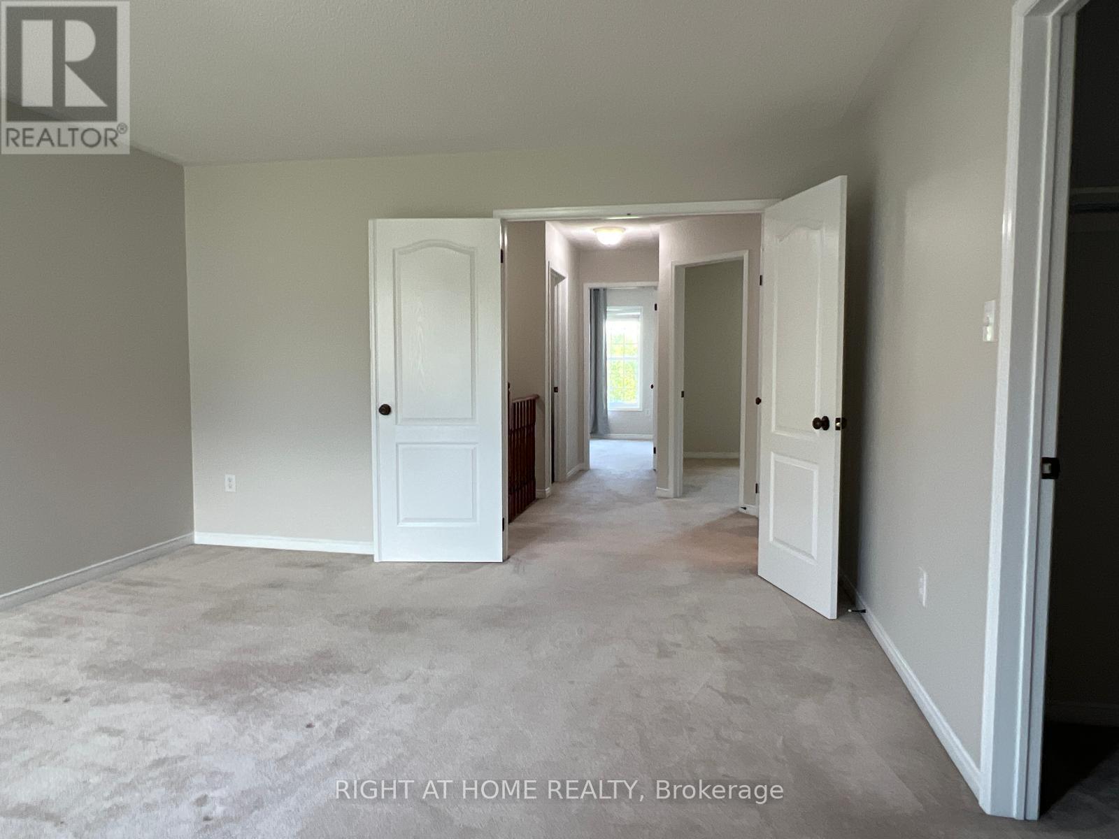 39 Golden Iris Crescent, Hamilton, ON - Indoor Photo Showing Other Room