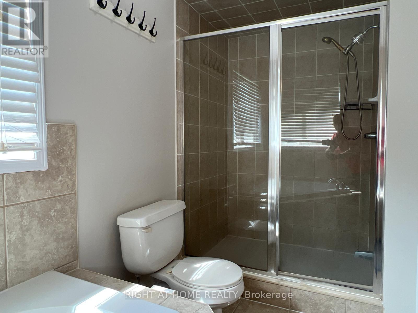 39 Golden Iris Crescent, Hamilton, ON - Indoor Photo Showing Bathroom