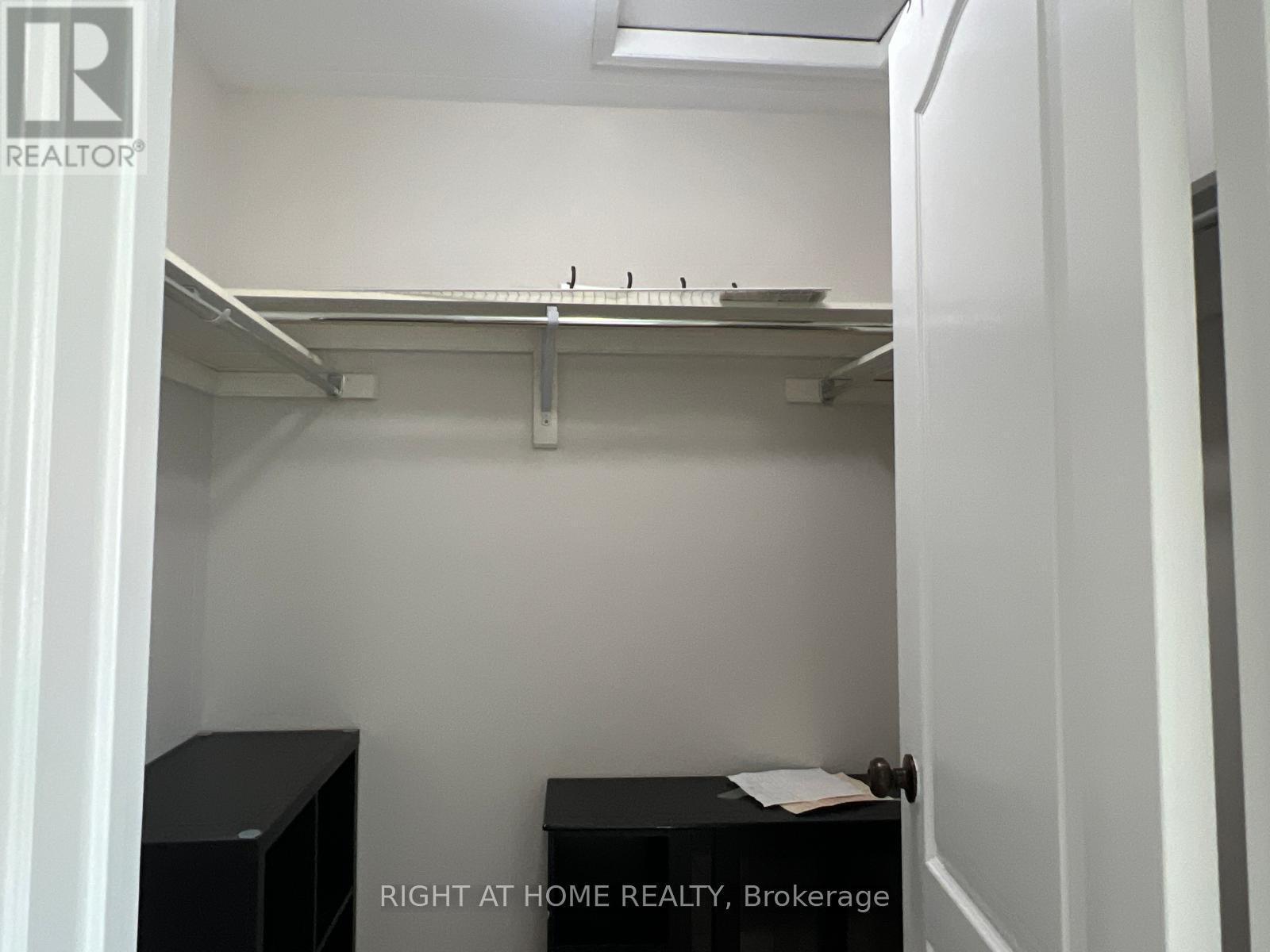 39 Golden Iris Crescent, Hamilton, ON - Indoor With Storage