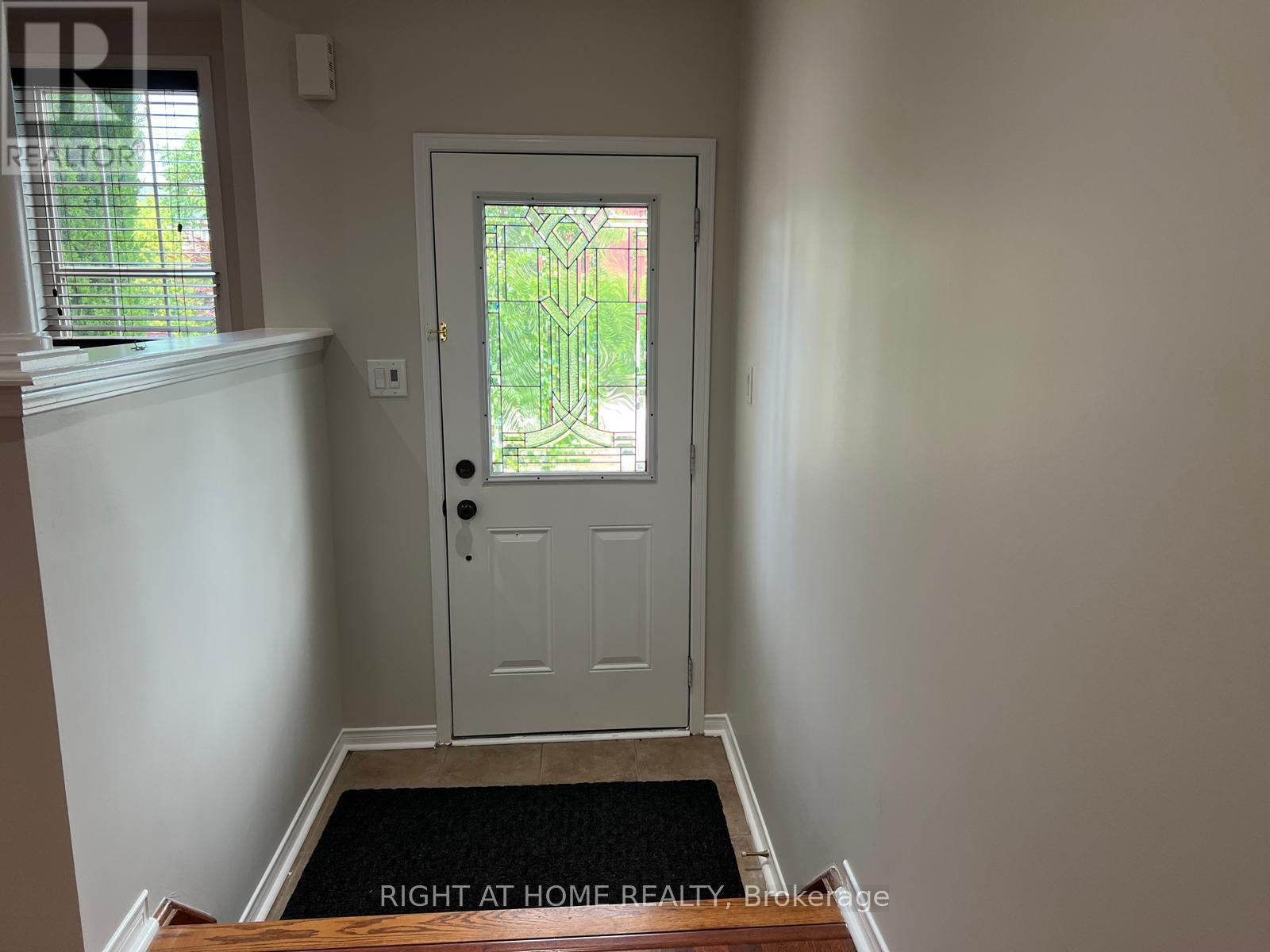 39 Golden Iris Crescent, Hamilton, ON - Indoor Photo Showing Other Room
