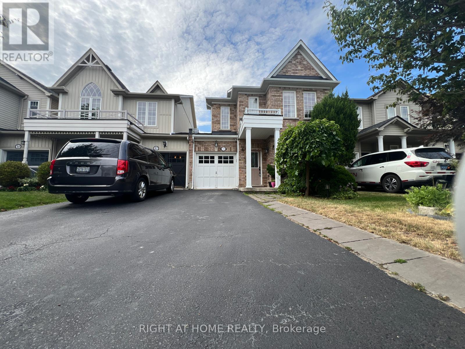 39 Golden Iris Crescent, Hamilton, ON - Outdoor With Facade