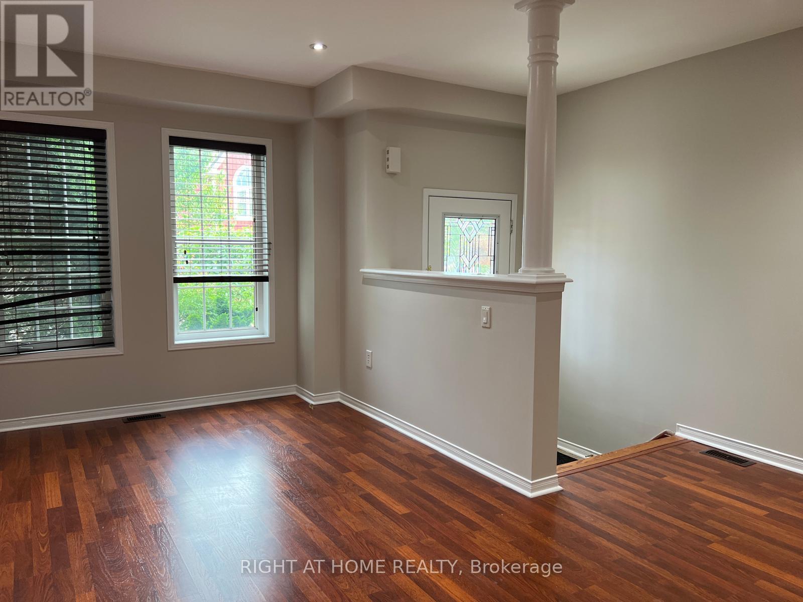 39 Golden Iris Crescent, Hamilton, ON - Indoor Photo Showing Other Room