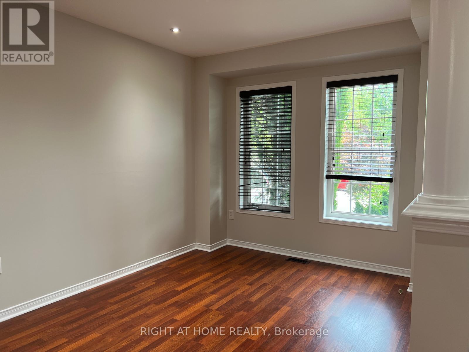 39 Golden Iris Crescent, Hamilton, ON - Indoor Photo Showing Other Room