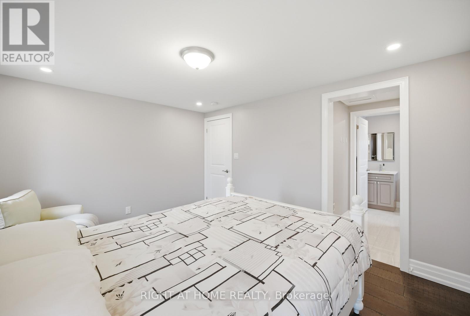 5885 7Th Line, New Tecumseth, ON - Indoor Photo Showing Bedroom