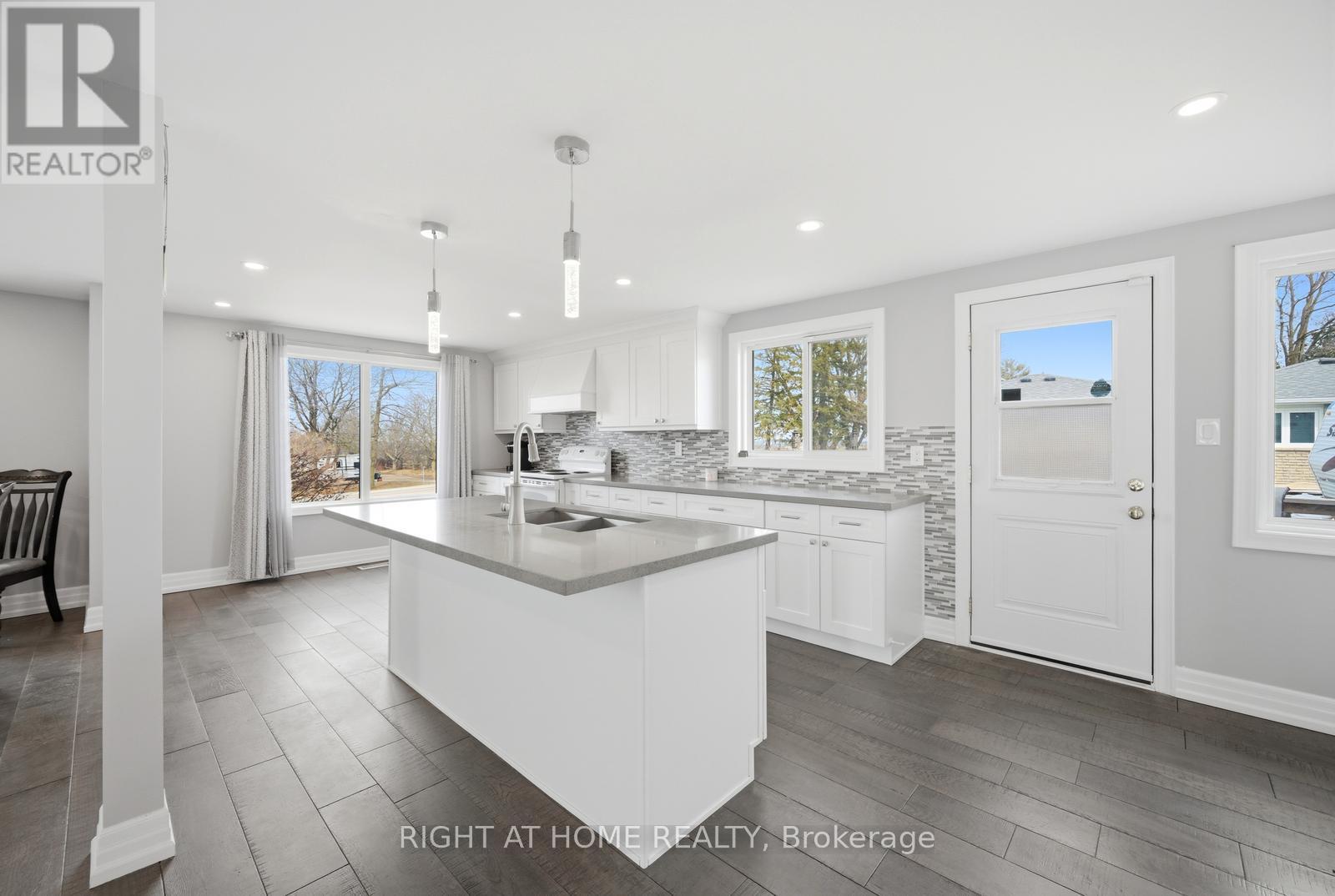 5885 7Th Line, New Tecumseth, ON - Indoor Photo Showing Kitchen With Upgraded Kitchen