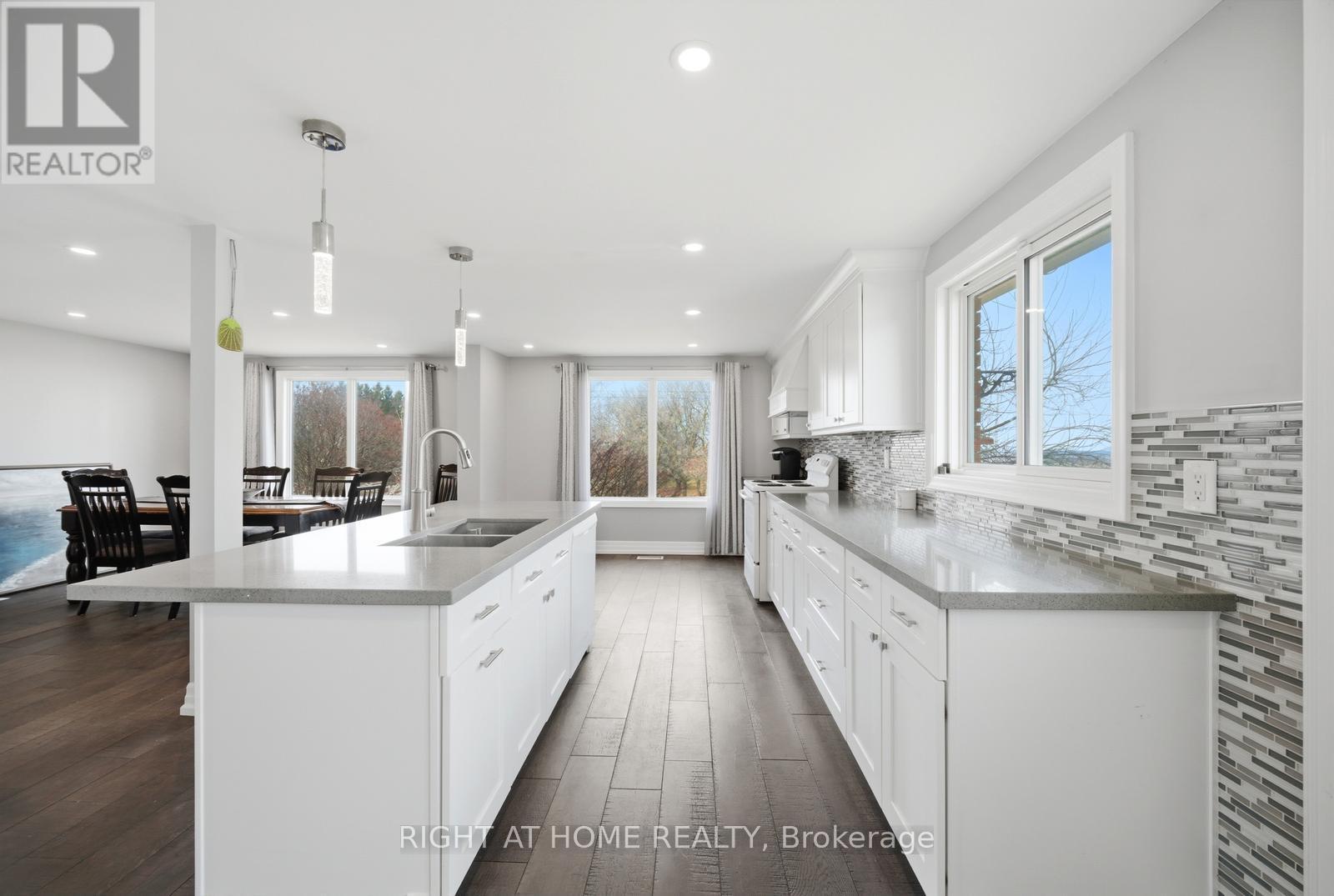 5885 7Th Line, New Tecumseth, ON - Indoor Photo Showing Kitchen With Double Sink With Upgraded Kitchen