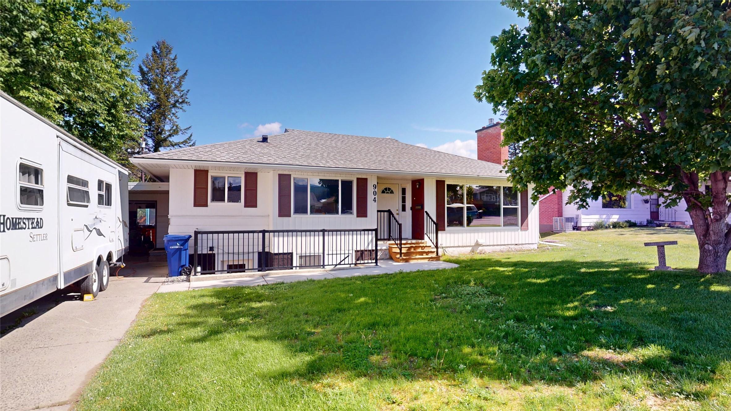 904 9Th Street, Cranbrook, BC - Outdoor