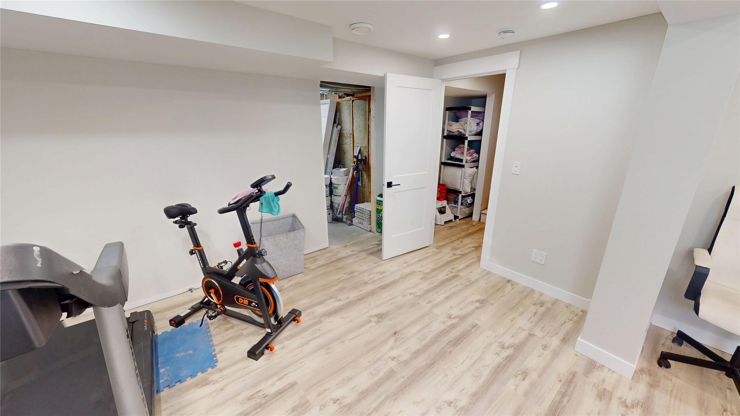 904 9Th Street, Cranbrook, BC - Indoor Photo Showing Gym Room