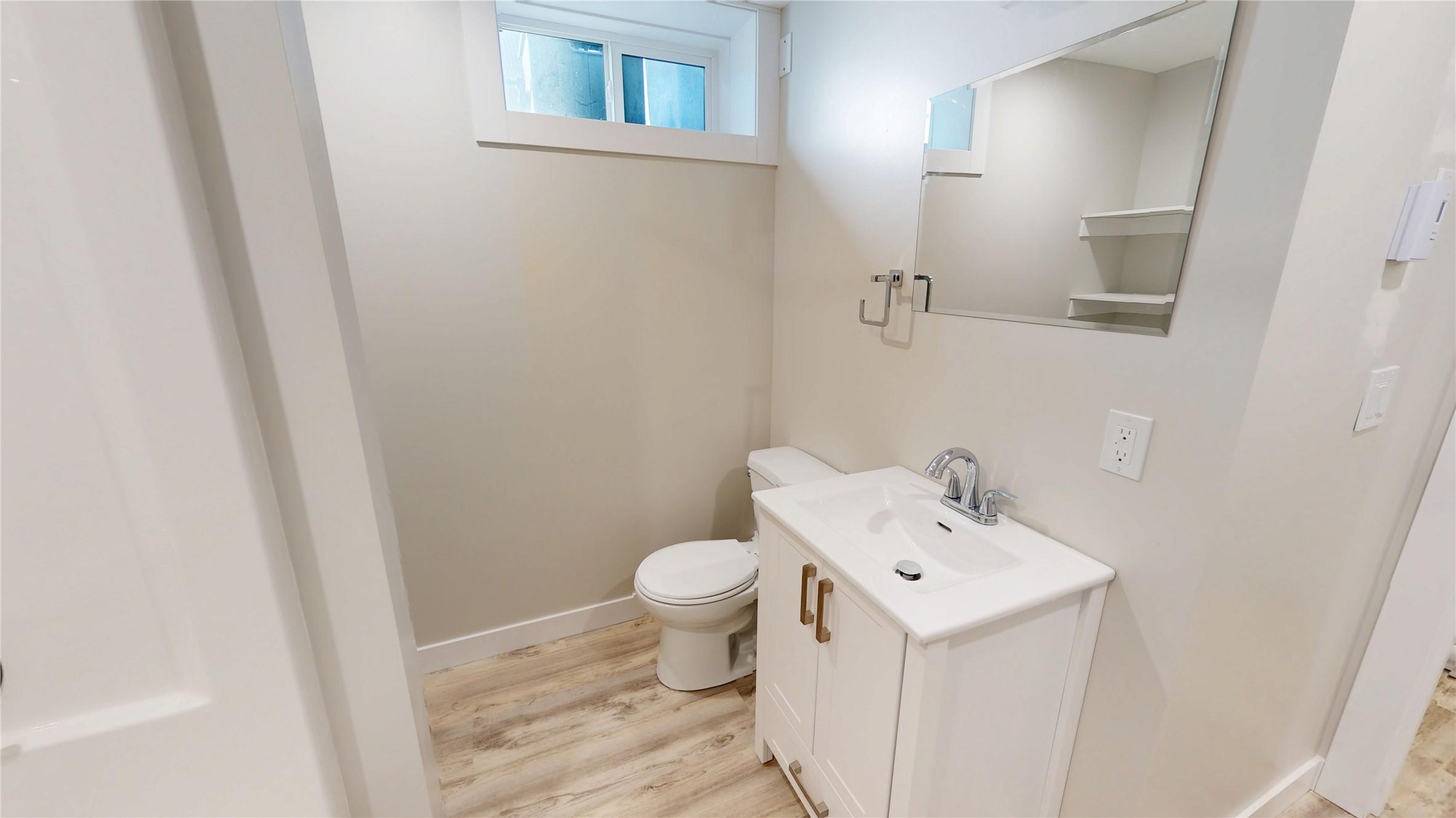 904 9Th Street, Cranbrook, BC - Indoor Photo Showing Bathroom