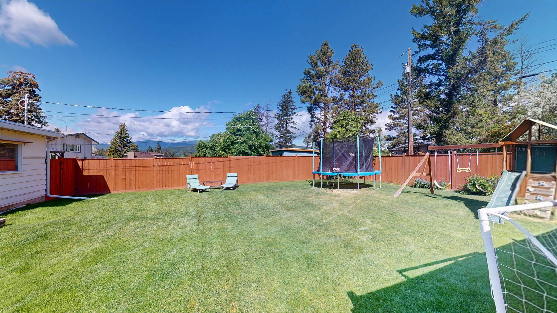 904 9Th Street, Cranbrook, BC - Outdoor With Backyard
