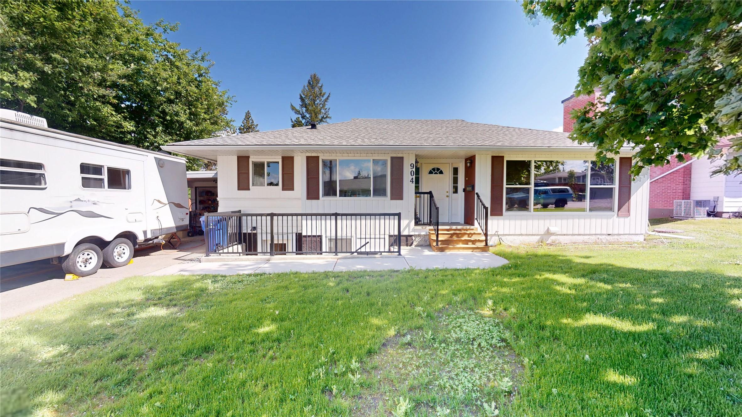 904 9Th Street, Cranbrook, BC - Outdoor With Deck Patio Veranda