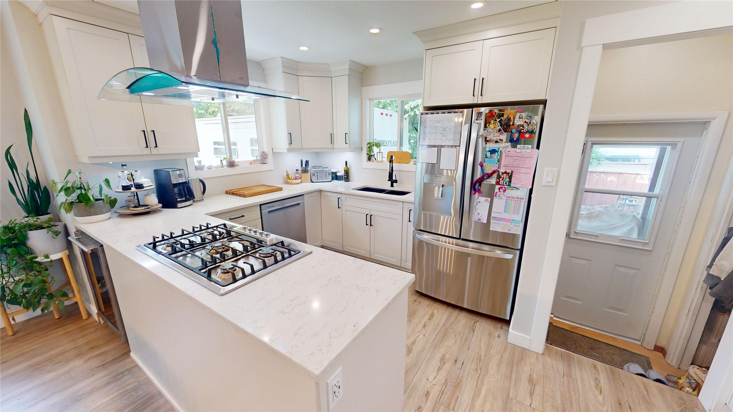 904 9Th Street, Cranbrook, BC - Indoor Photo Showing Kitchen