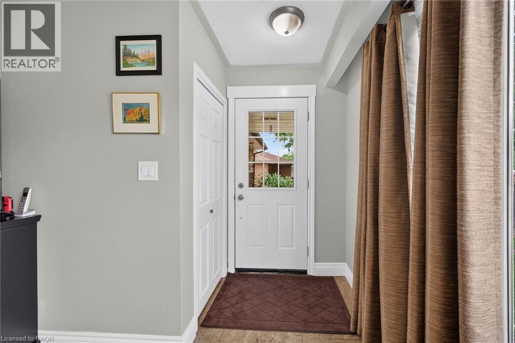 251 Mackenzie Crescent, Caledonia, ON - Indoor Photo Showing Other Room