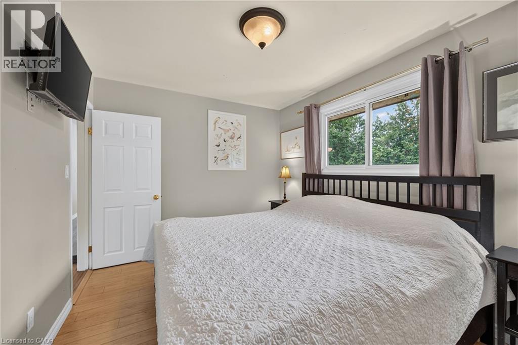 251 Mackenzie Crescent, Caledonia, ON - Indoor Photo Showing Bedroom