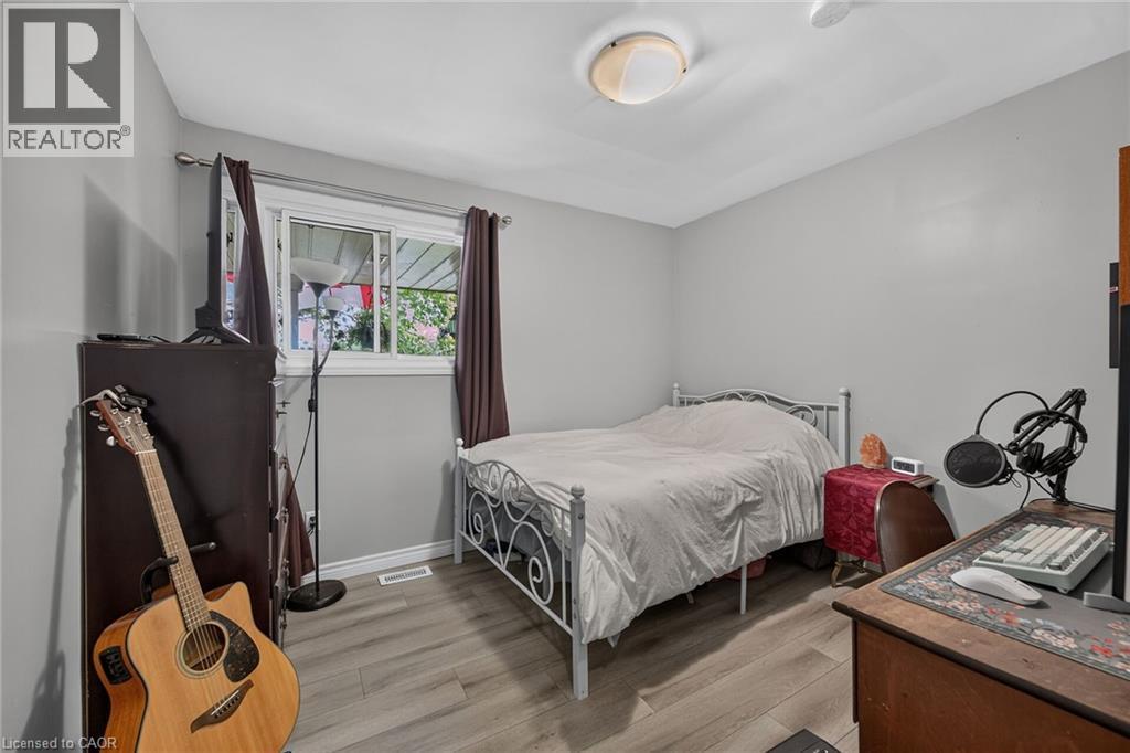251 Mackenzie Crescent, Caledonia, ON - Indoor Photo Showing Bedroom