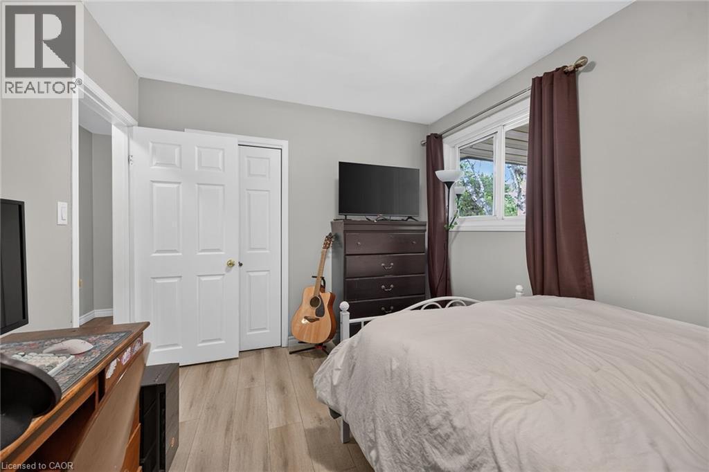 251 Mackenzie Crescent, Caledonia, ON - Indoor Photo Showing Bedroom