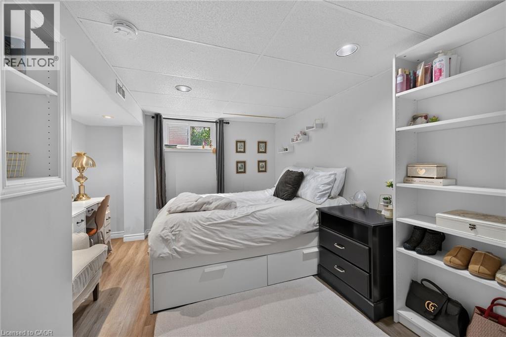 251 Mackenzie Crescent, Caledonia, ON - Indoor Photo Showing Bedroom