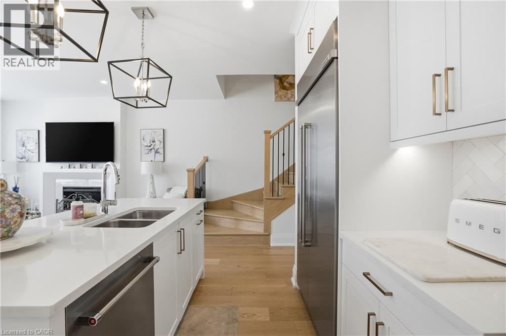 24 Willow Bank Common, St. Catharines, ON - Indoor Photo Showing Kitchen With Double Sink